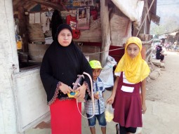 36 A Family of Ethnic Karen Muslims-Most Karens Are Christians Though, However, the Muslims Are Fast Decreasing 20180402@100548.jpg